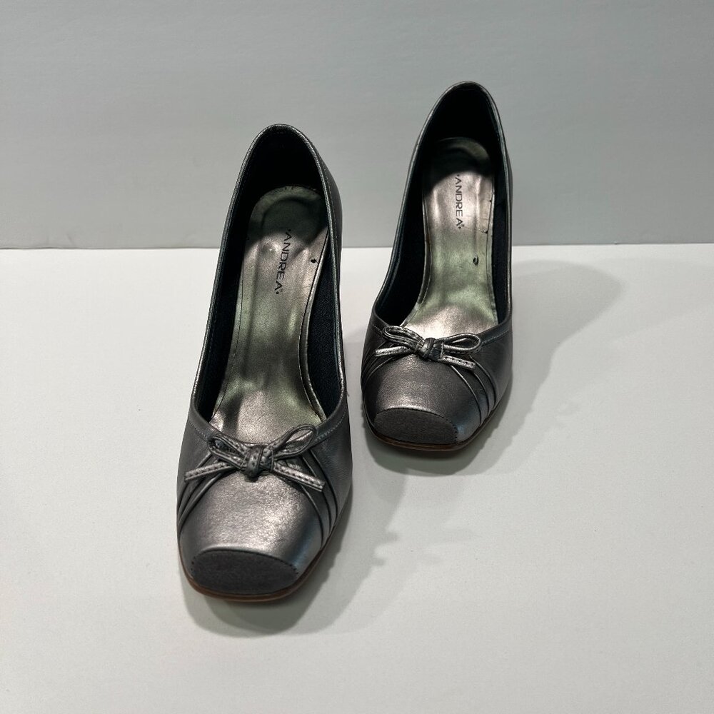 Wedge heel with a timeless and chic design shoes